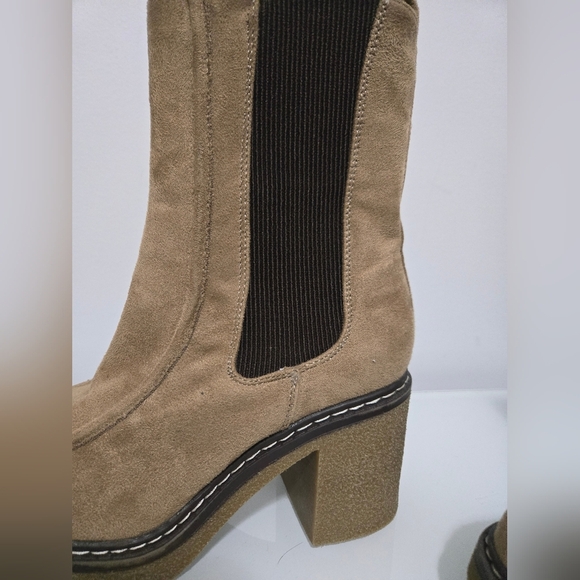 Aqua Moda CANADA- NEW- Waterproof Suede Camel Boots. Size 39/8-8.5 - Picture 12 of 12